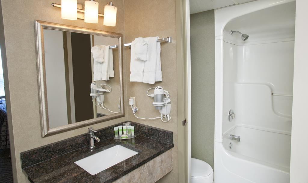 Suite Tower con 2 Letti Queen-Size e Vista Cascate